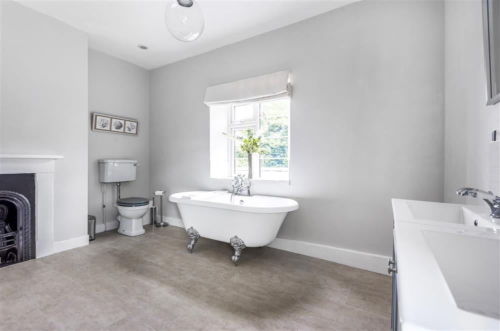 First floor: The spacious en-suite bathroom with roll-top bath (photo 2) at Holway Cottage, Cattistock