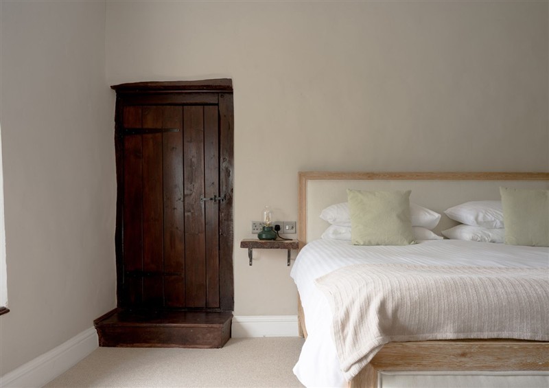 One of the 6 bedrooms (photo 4) at Holwell Farmhouse, Bampton