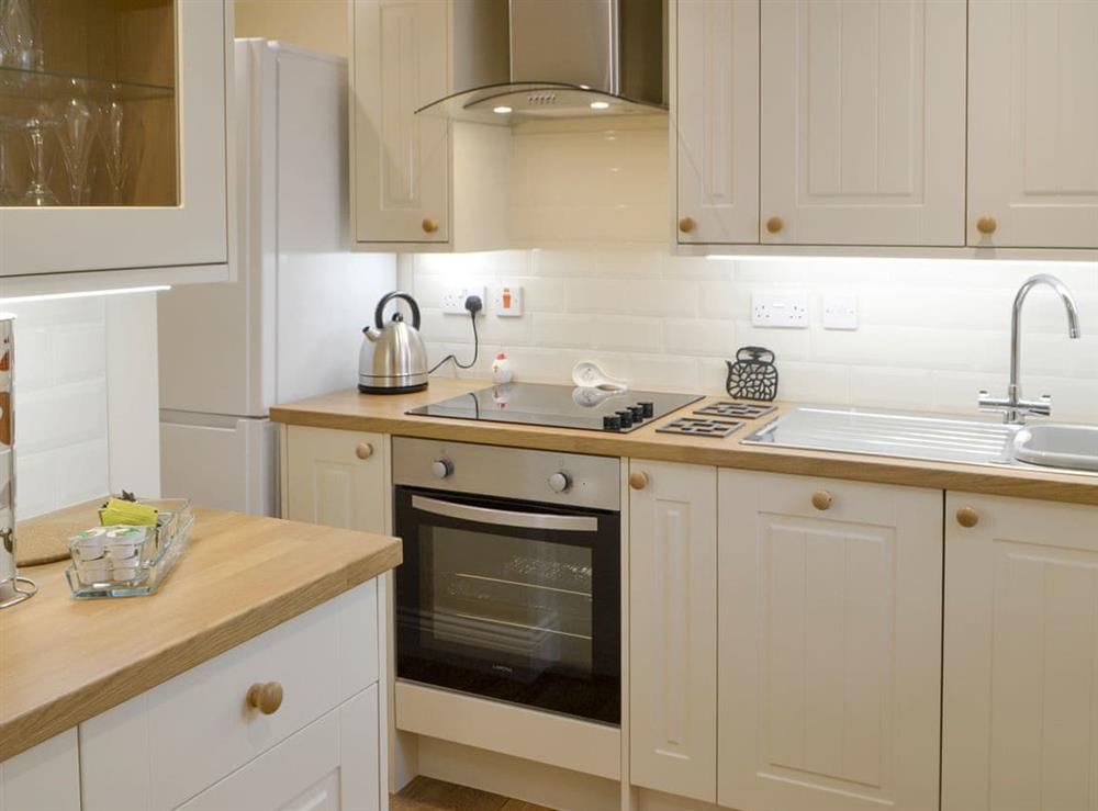 Well-equipped fitted kitchen at Hazelnut Cottage, 