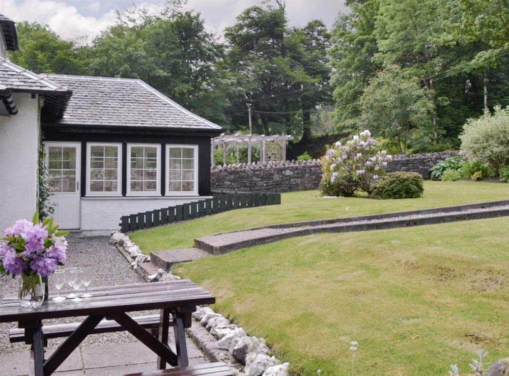 Attractive holiday home and garden at Home Farm Cottage, 