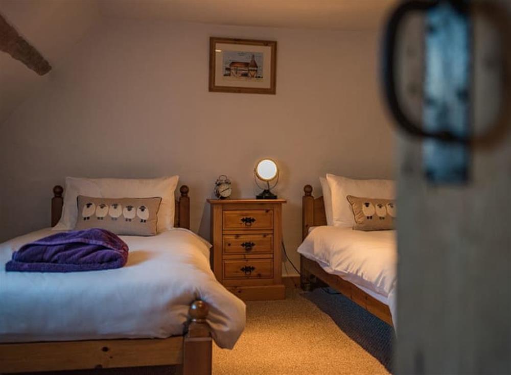 Twin bedroom at Home Farm in Lenham, England
