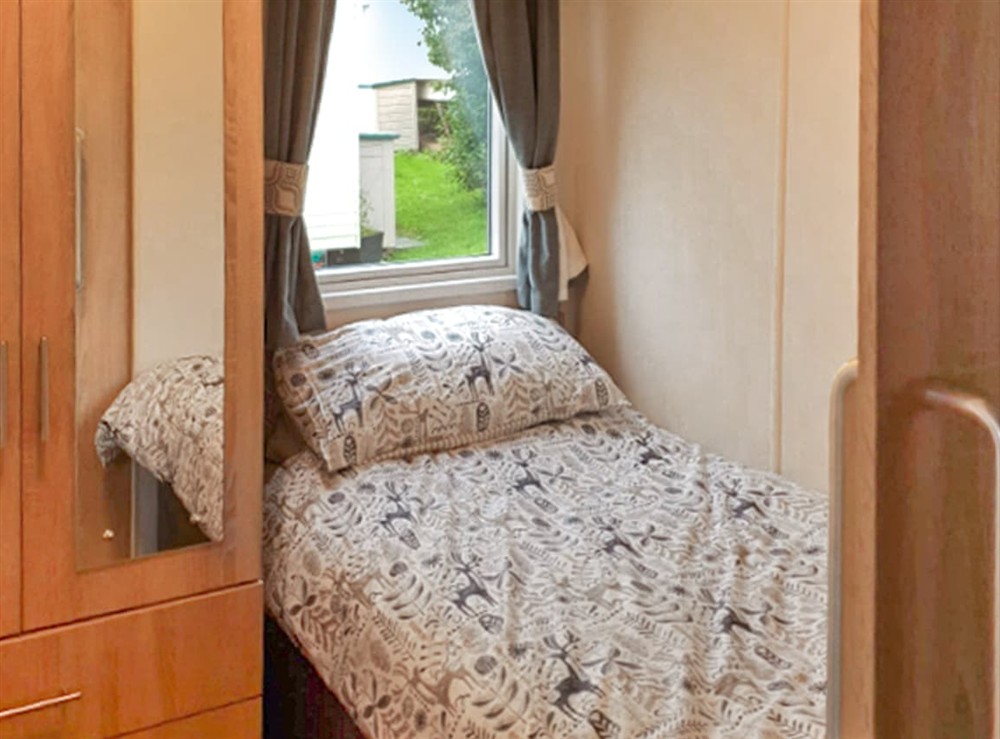 Twin bedroom