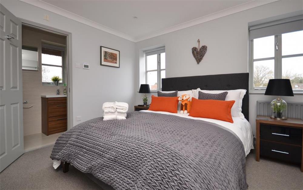 Master bedroom with en suite at Homelands in Brockenhurst