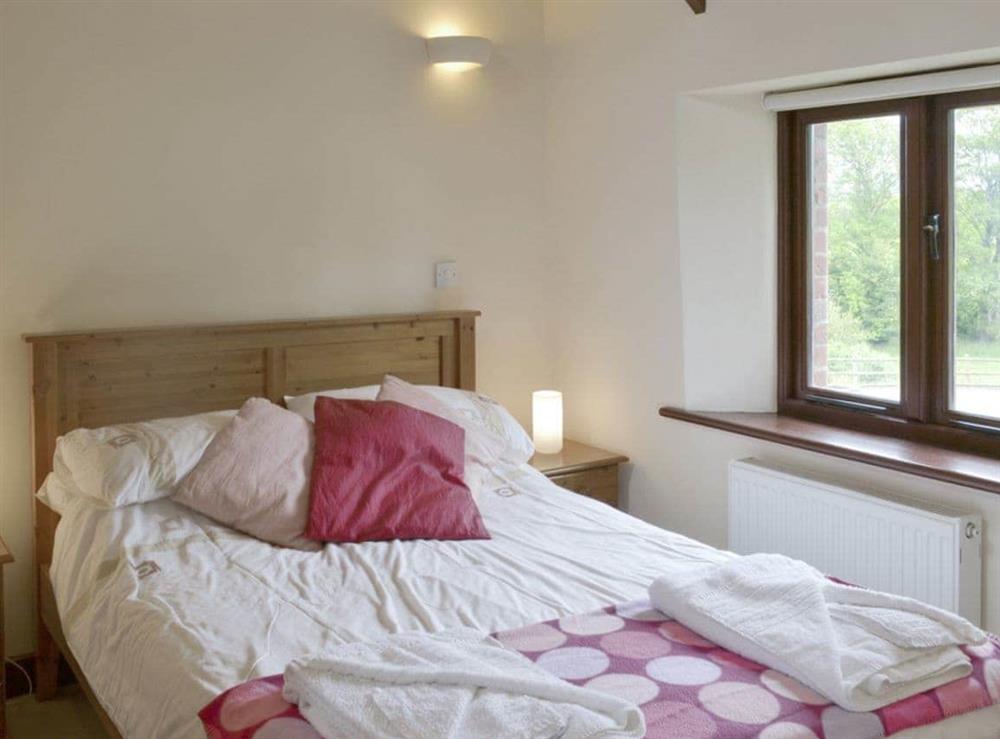 Relaxing double bedroom at Homeleigh Barn in Poundstock, Bude, Cornwall