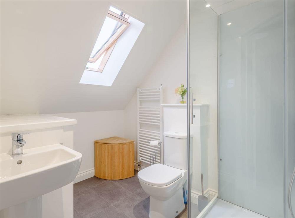 En-suite at Honey Bee House in Woodhall Spa, Lincolnshire