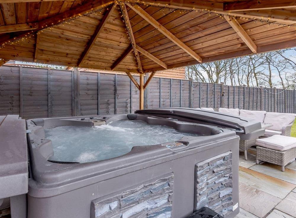 Hot tub (photo 2) at Honey Bee House in Woodhall Spa, Lincolnshire