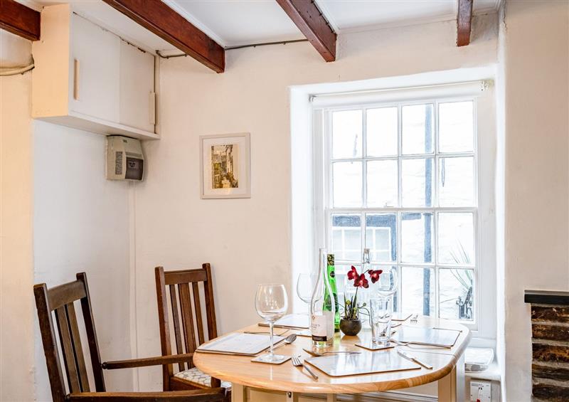 The dining area at Honey Cottage, Port Isaac