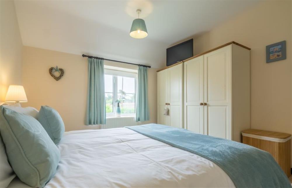 First floor: Master bedroom with king-size bed (photo 2) at Honey Cottage, Sedgeford near Hunstanton
