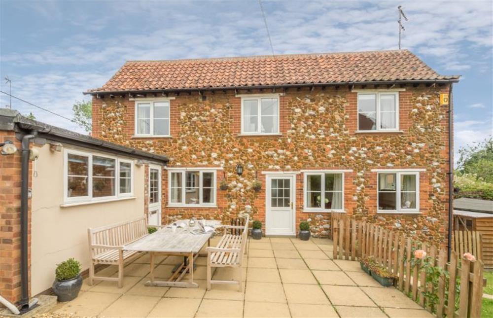 Large patio and outside table at Honey Cottage, Sedgeford near Hunstanton