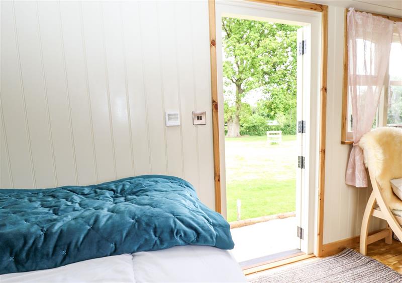 A bedroom in Honeybee Lodge at Honeybee Lodge, Stixwould near Woodhall Spa