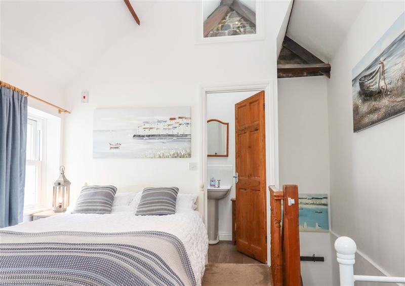 This is a bedroom at Honeymoon Cottage, Appledore