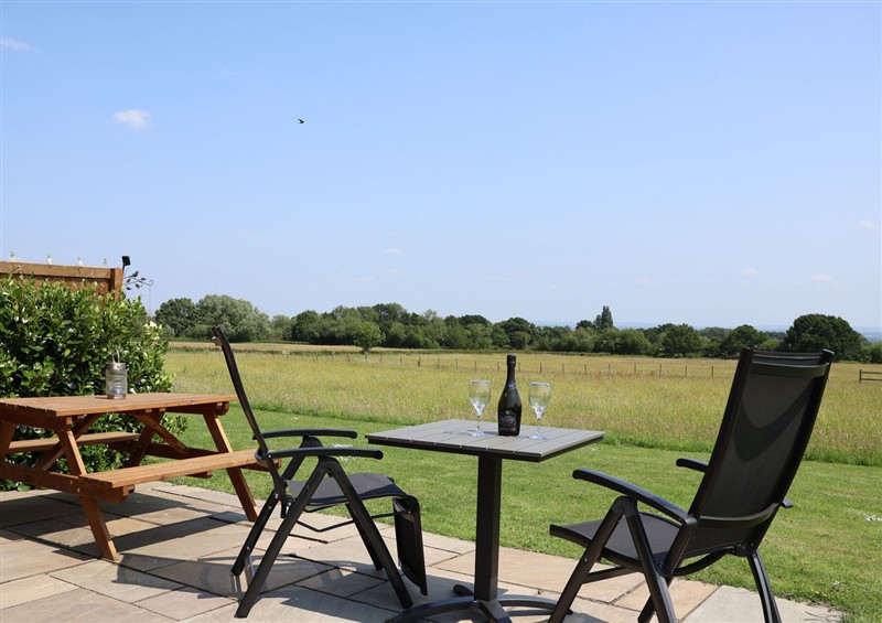 The patio at Honeypot Hideaways - Acacia, Higher Kinnerton