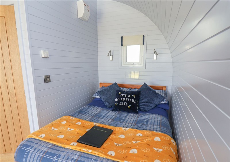 A bedroom in Honeypot Hideaways - Clover (photo 2) at Honeypot Hideaways - Clover, Higher Kinnerton