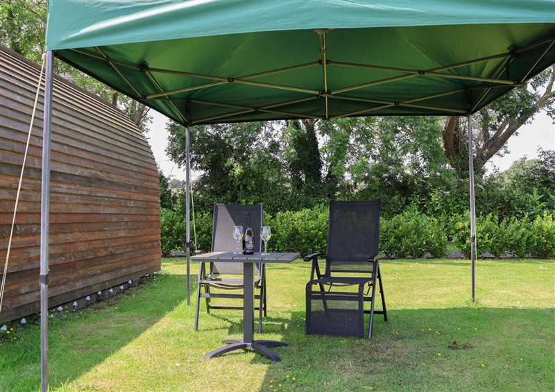 Outside at Honeypot Hideaways - Clover, Higher Kinnerton
