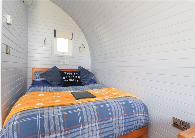 This is a bedroom at Honeypot Hideaways - Clover, Higher Kinnerton