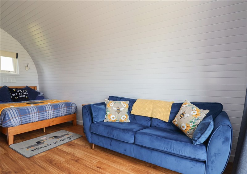 Bedroom at Honeypot Hideaways - Manuka, Higher Kinnerton