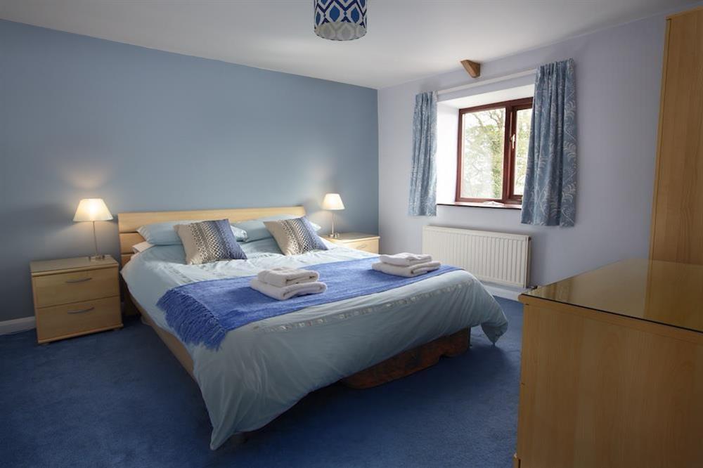 Master bedroom with King-size bed at Honeysuckle Cottage in Bigbury, Kingsbridge