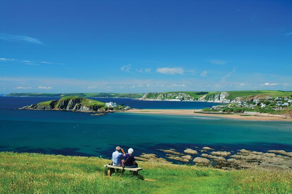 Overlooking Bigbury Bay and Burgh Island at Honeysuckle Cottage in Bigbury, Kingsbridge