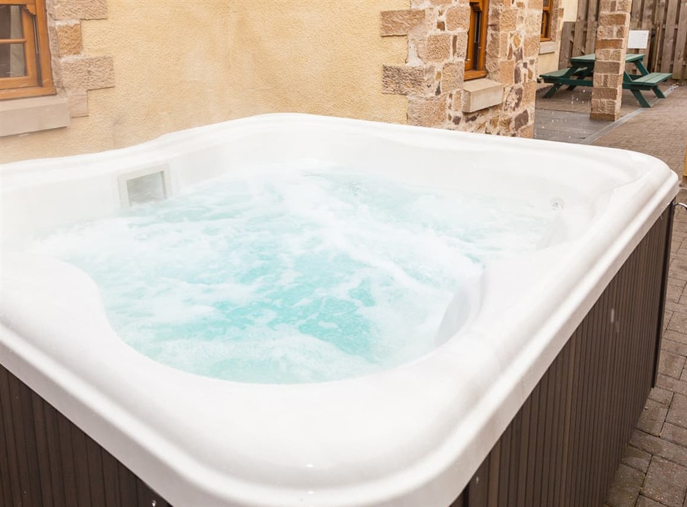 Hot tub at Honeysuckle Cottage in Linlithgow, West Lothian
