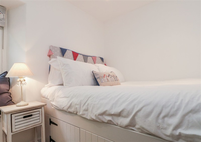 A bedroom in Honeysuckle Cottage at Honeysuckle Cottage, Oswaldkirk near Helmsley