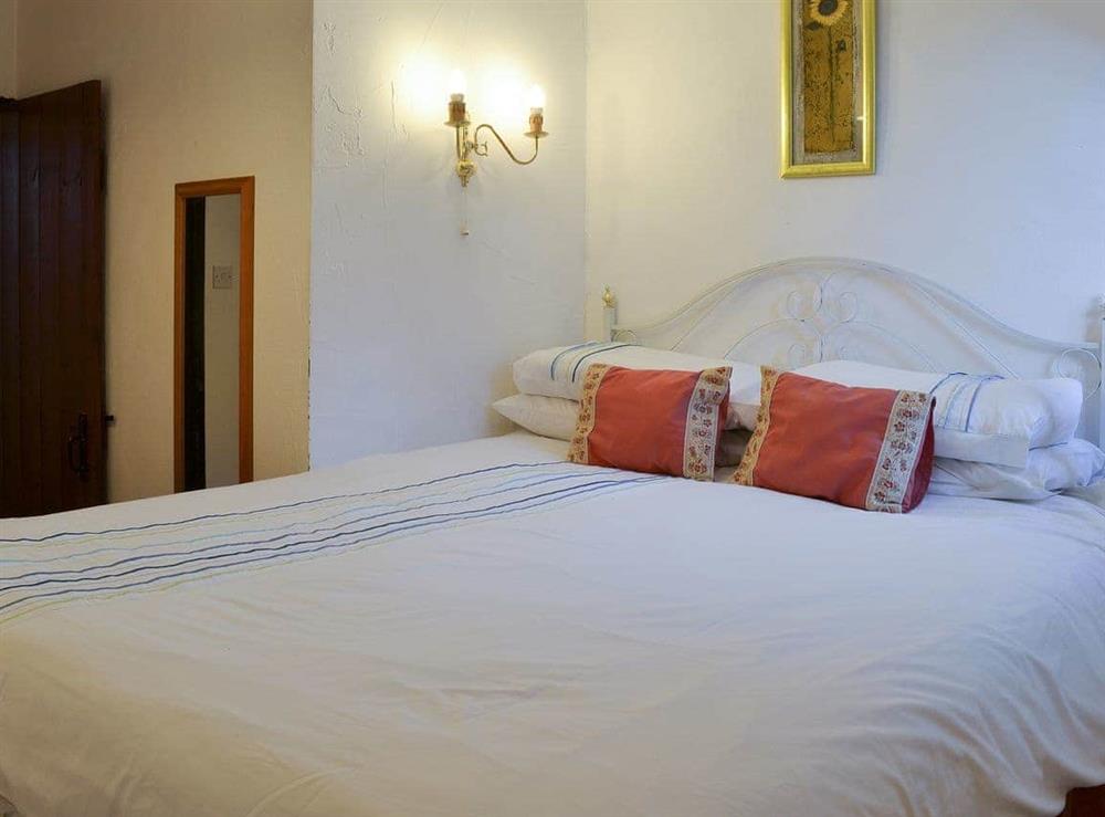 Comfortable bedroom with en-suite at Honeysuckle Cottage in Willingcott Valley, Woolacombe, Devon