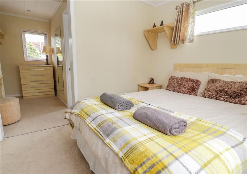 A bedroom in Honeysuckle Lodge at Honeysuckle Lodge, Towyn