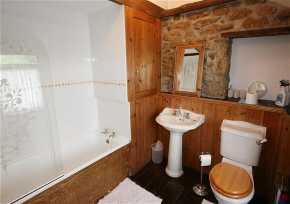 Bathroom at Honnor Cottage in St Buryan