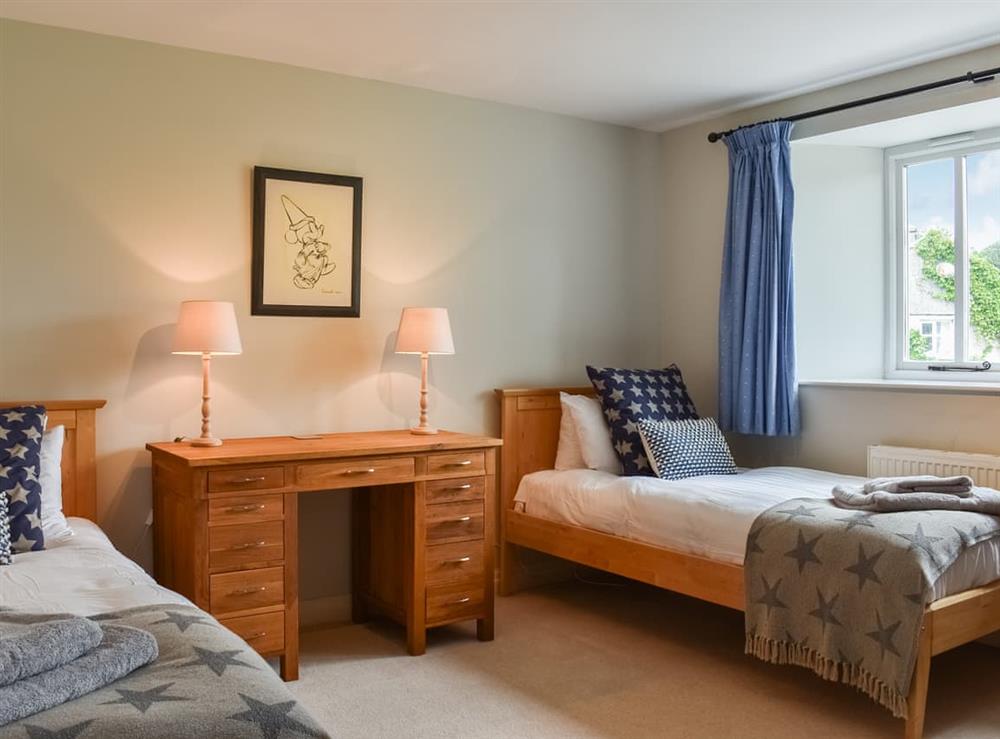Twin bedroom at Hoopers End in Sedgwick, near Kendal, Cumbria