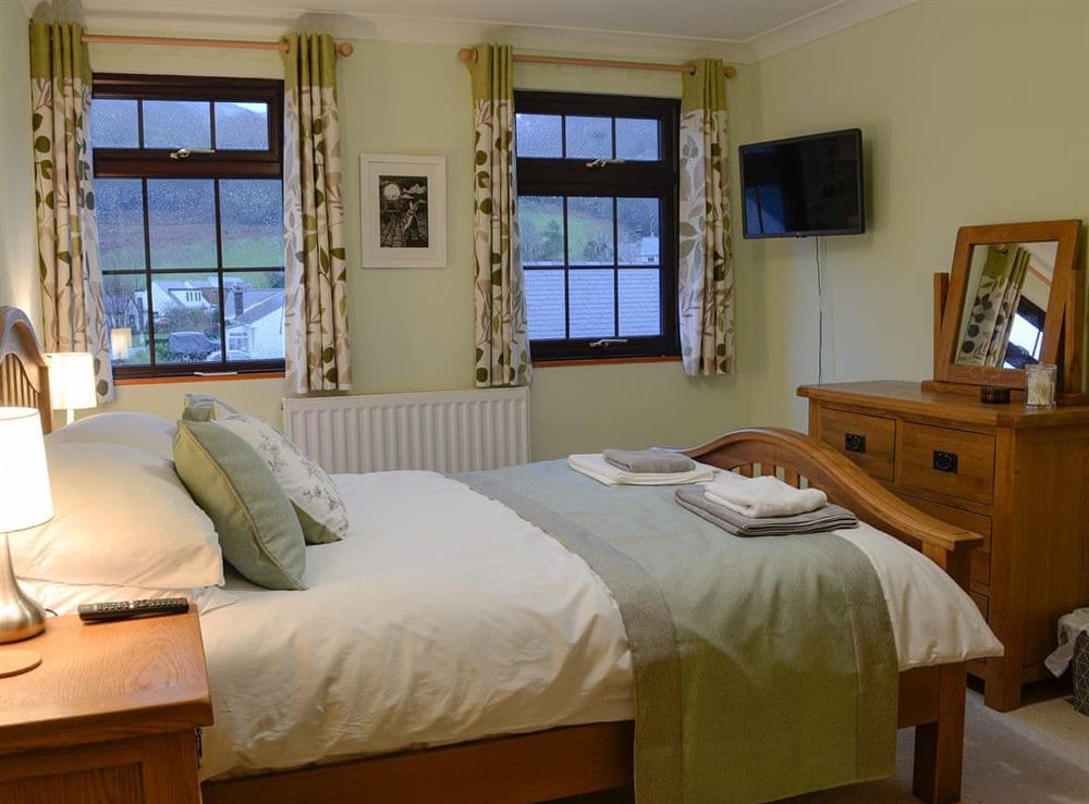 Double bedroom (photo 3) at Hoot House in Abergynolwyn, near Tywyn, Gwynedd