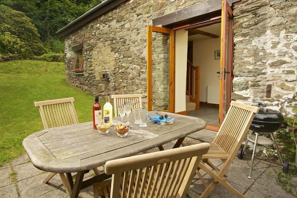 Paved patio area with garden furniture and barbecue at Hope Cottage (Loddiswell) in Loddiswell, Nr Kingsbridge