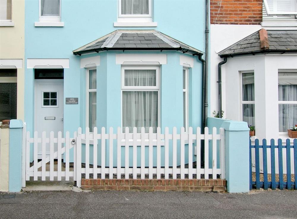 Hope Cottage in Hythe, near Folkestone, Kent sleeps 4