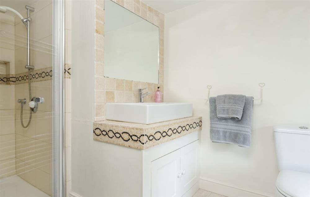 En-suite shower room at Hope Cottage, Quenington