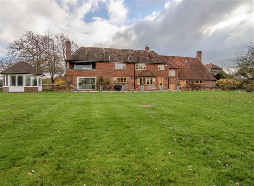 Hope Farmhouse in The Haven, near Horsham, West Sussex sleeps 11