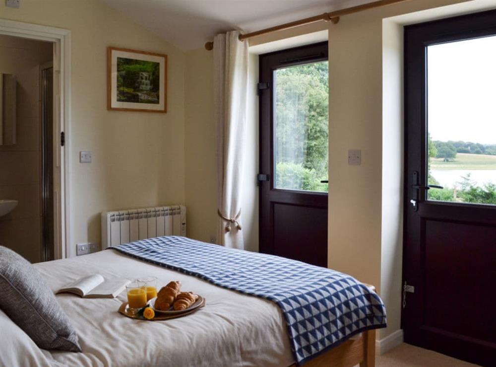 Double bedroom (photo 2) at Hoppers Cottage in Wadhurst, near Tunbridge Wells, East Sussex