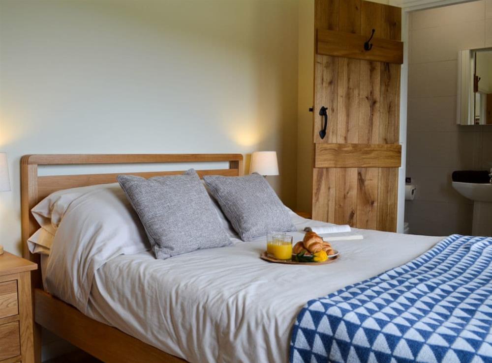 Double bedroom at Hoppers Cottage in Wadhurst, near Tunbridge Wells, East Sussex