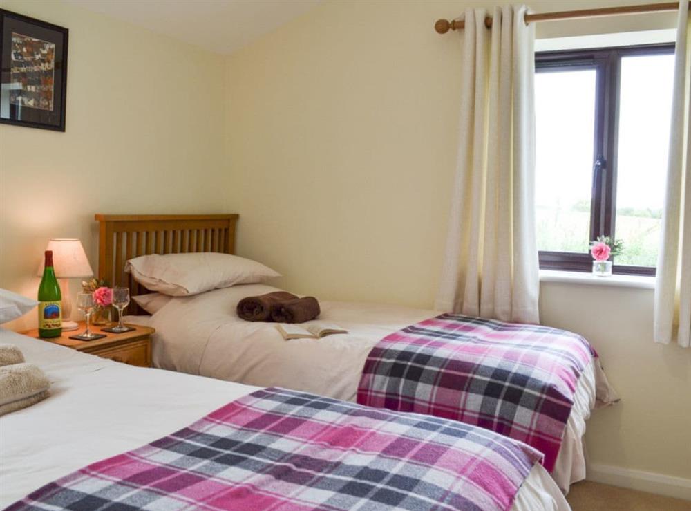 Twin bedroom at Hoppers Cottage in Wadhurst, near Tunbridge Wells, East Sussex