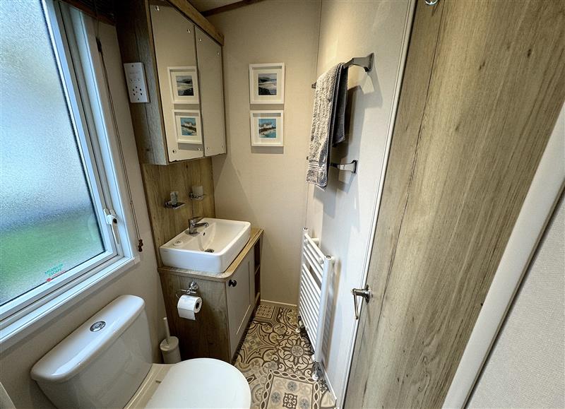 The bathroom at Hopton Lodge Retreat, Hopton-On-Sea