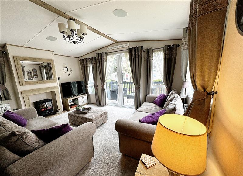 The living room at Hopton Lodge Retreat, Hopton-On-Sea