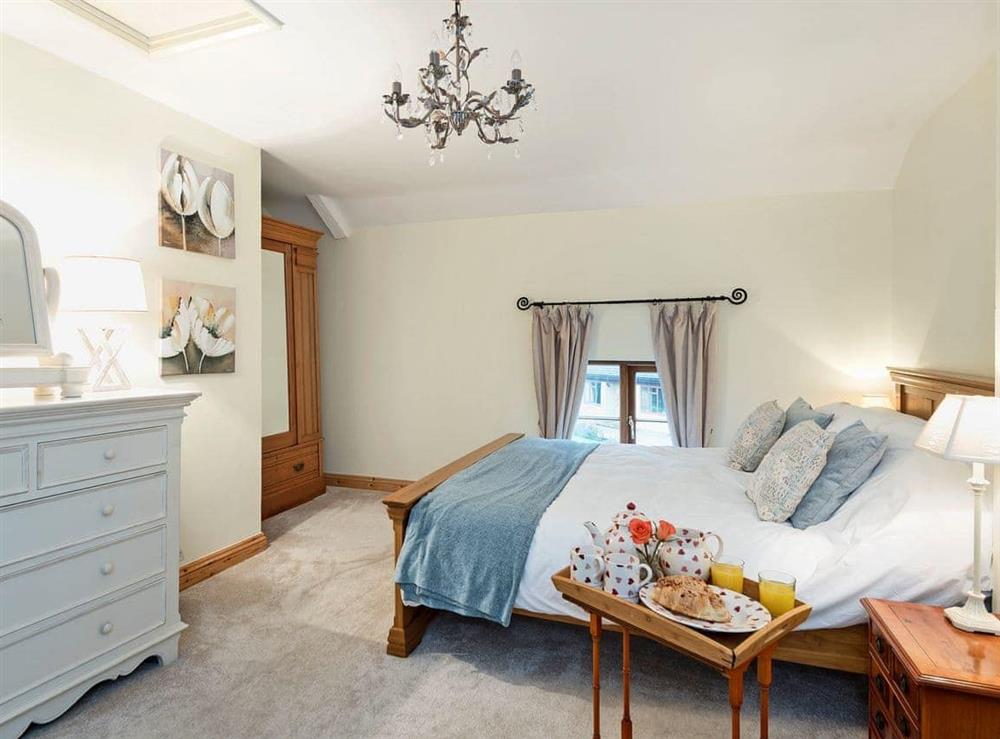 Elegantly decorated double bedroom with kingsize bed at Horseshoes House, 