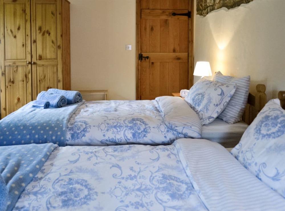 Twin bedroom at Horseshoes in Cullompton, Devon
