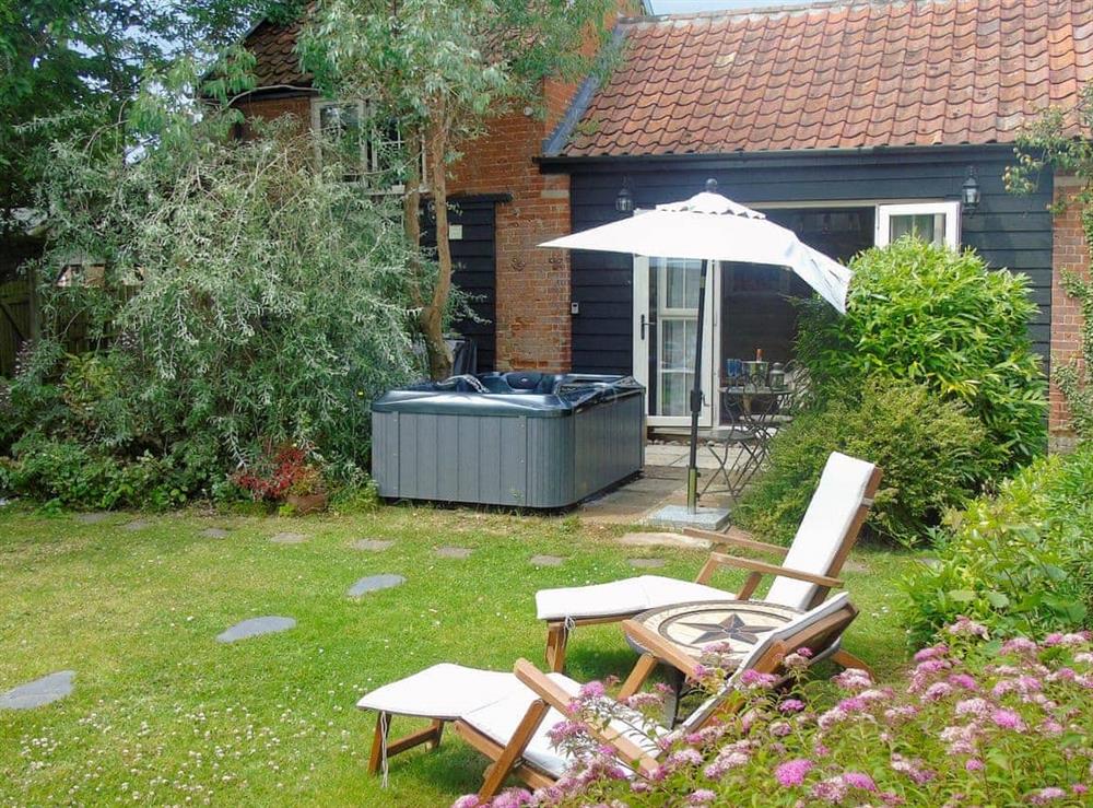 Charming property with a hot tub at Horseshoes House in Saham Toney, Norfolk