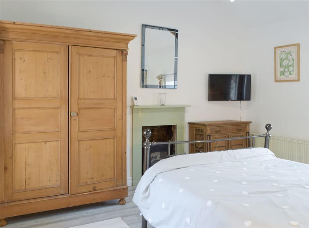 Double bedroom at Horton View Cottage in Ferryside, near Laugharne and Llansteffan, Dyfed