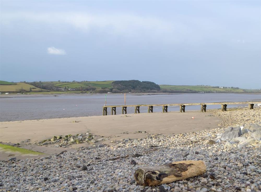 Short stroll to the beach at Horton View Cottage in Ferryside, near Laugharne and Llansteffan, Dyfed
