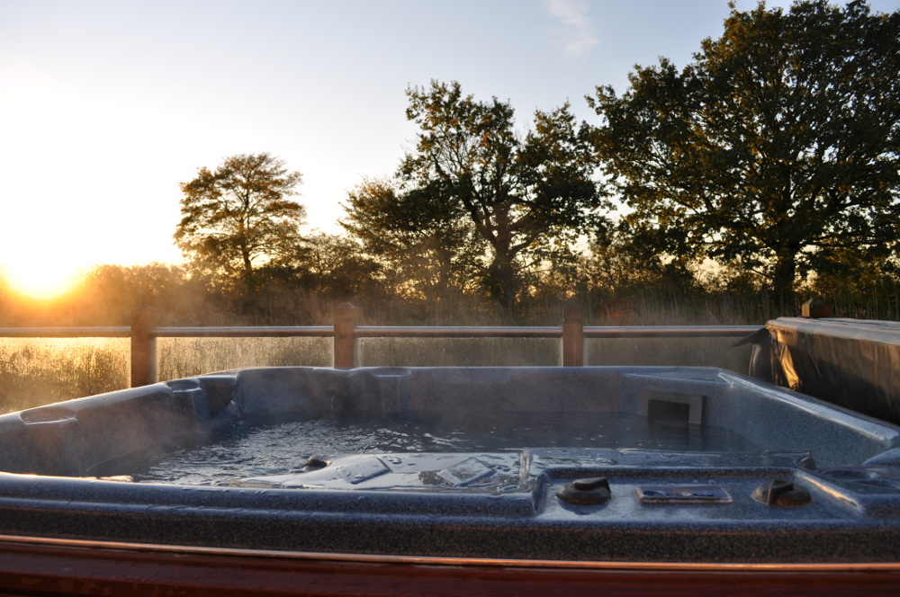 A hot tub at Oakwood Lodges