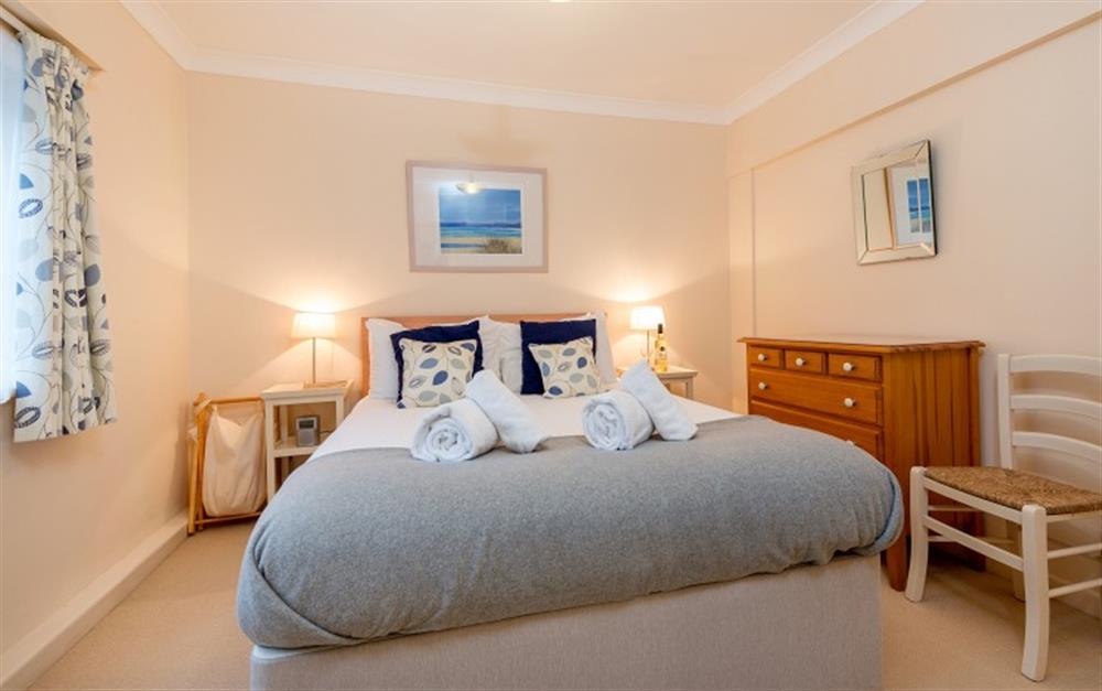  The master bedroom is tastefully decorated and carpeted. at Hove To in Helford Passage