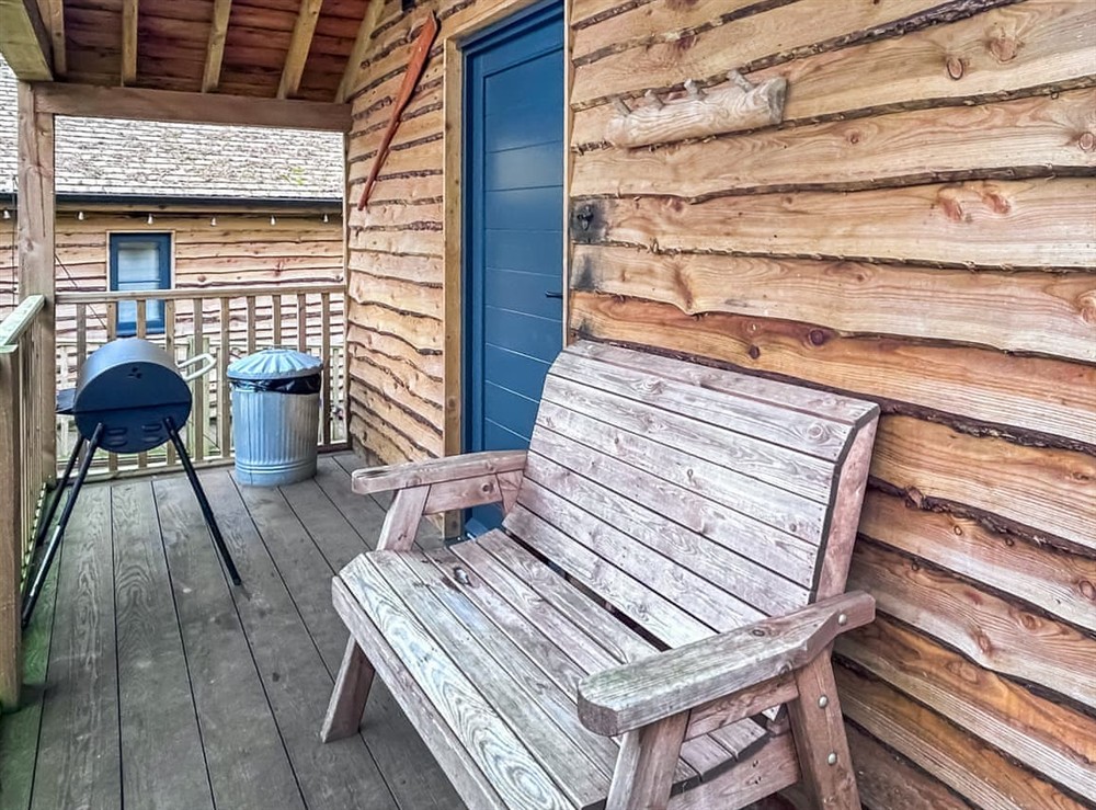Sitting-out-area at Oxbow Lodge, 