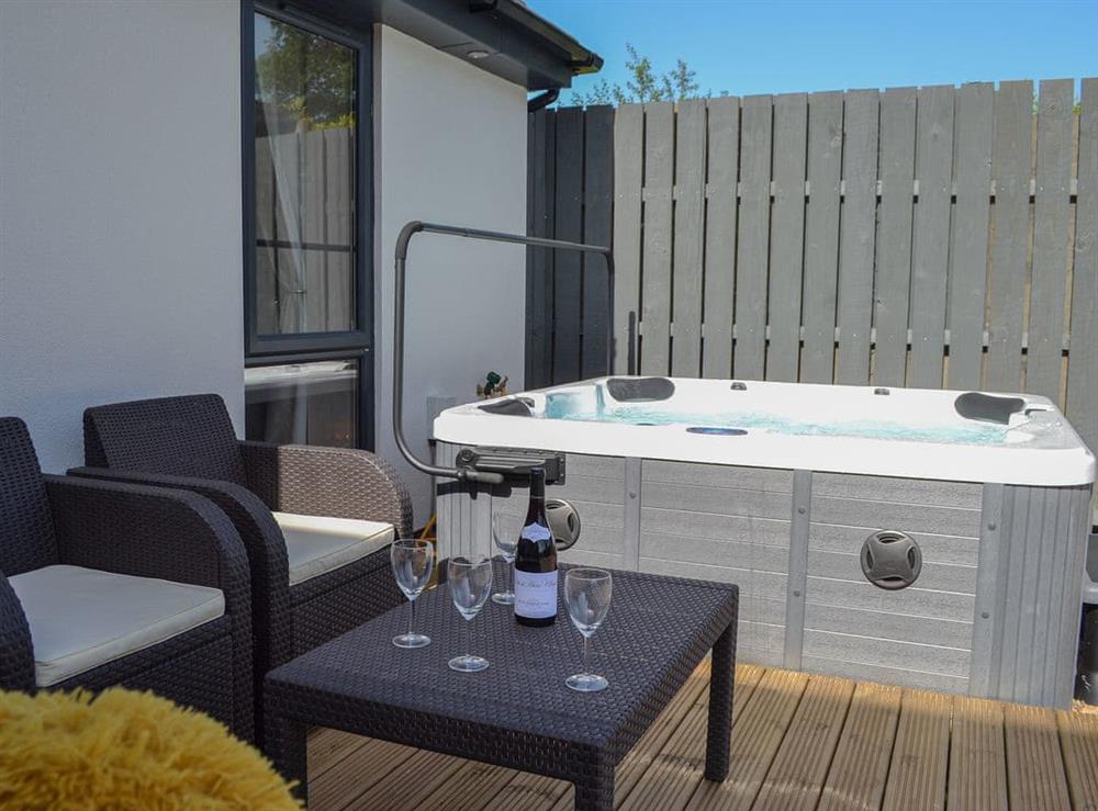Hot Tub at Daisy Cottage, 
