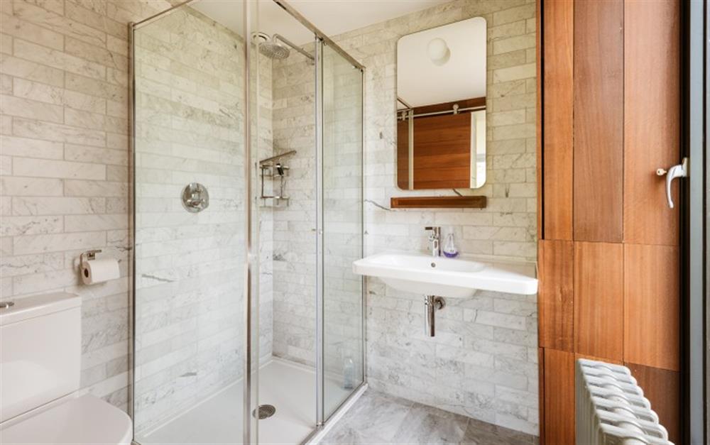 the en suite shower room at Huccombe Farmhouse in Beesands