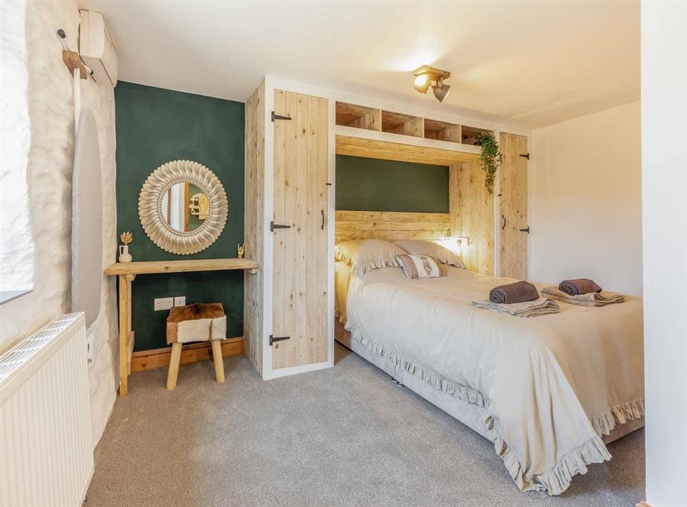 Double bedroom at Hunters Lodge in Hundleton, near Pembroke, Dyfed