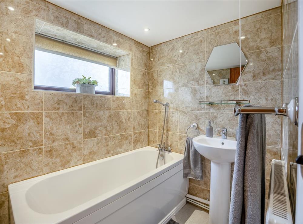 Bathroom at Huntspill Cottage in Holbeach Bank, near Spalding, Lincolnshire